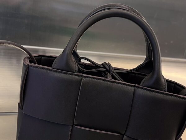 BOTTEGA VENETA BV Candy Arco Tote Bag