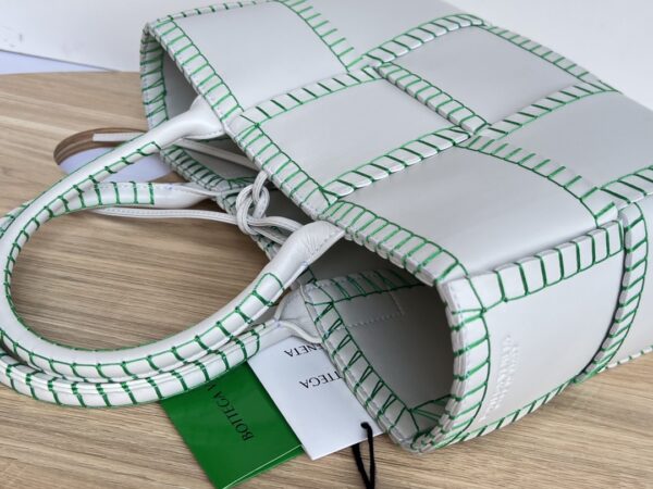 BOTTEGA VENETA Arco Tote