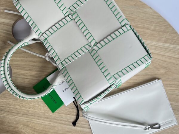 BOTTEGA VENETA Arco Tote