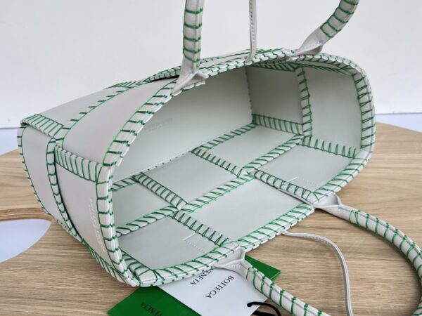 BOTTEGA VENETA Arco Tote
