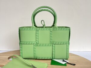 BOTTEGA VENETA Arco Tote
