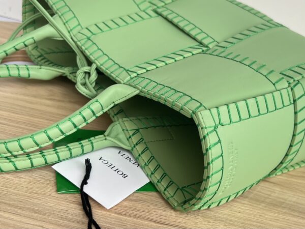 BOTTEGA VENETA Arco Tote