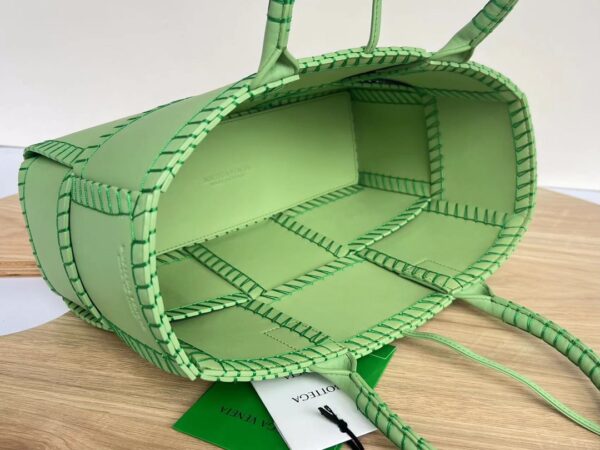 BOTTEGA VENETA Arco Tote