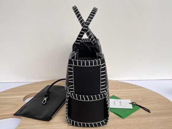 BOTTEGA VENETA   Arco Tote