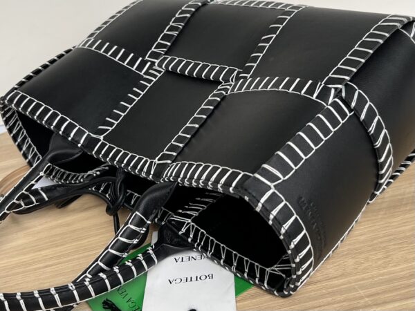 BOTTEGA VENETA   Arco Tote