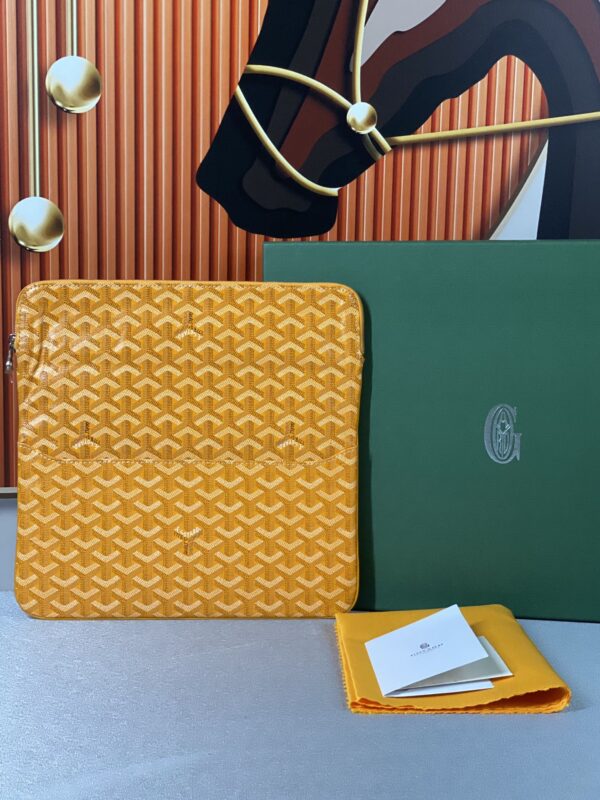 Goyard Sainte-Marie MM Clutch