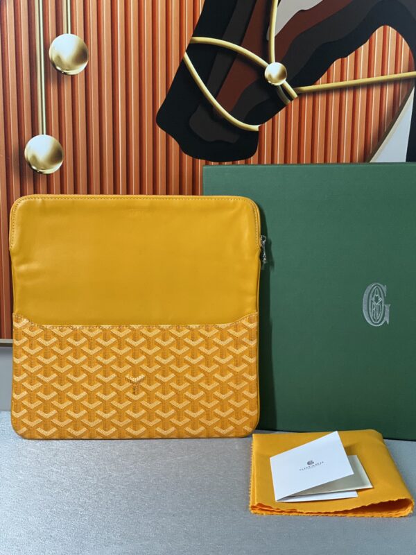 Goyard Sainte-Marie MM Clutch