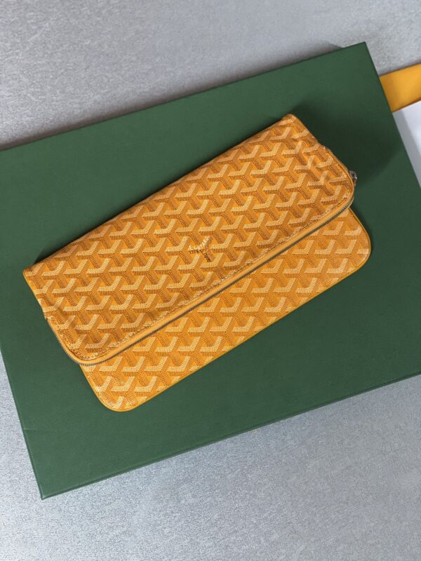 Goyard Sainte-Marie MM Clutch