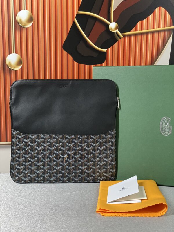 Goyard Sainte-Marie MM Clutch