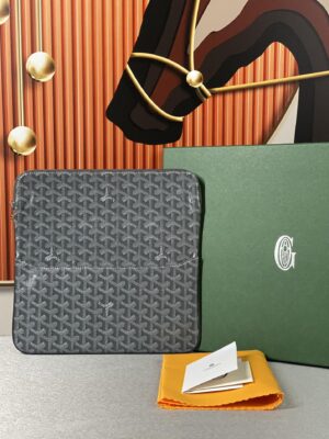 Goyard Sainte-Marie MM Clutch