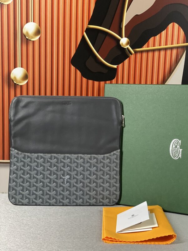 Goyard Sainte-Marie MM Clutch
