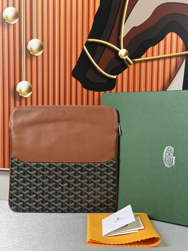 Goyard Sainte-Marie MM Clutch