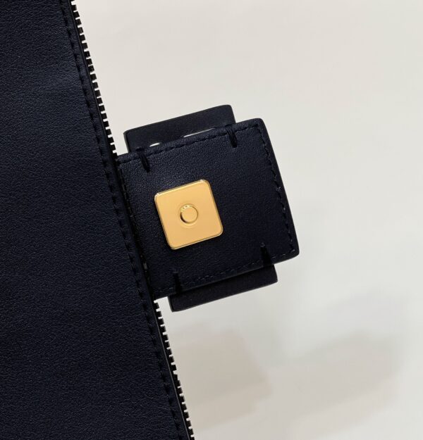 Fendi Baguette Re-Edition bag