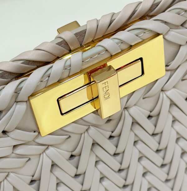 Fendi Peekaboo ISeeU Medium