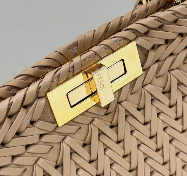 Fendi Peekaboo ISeeU Medium