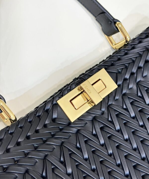 Fendi Peekaboo ISeeU Medium