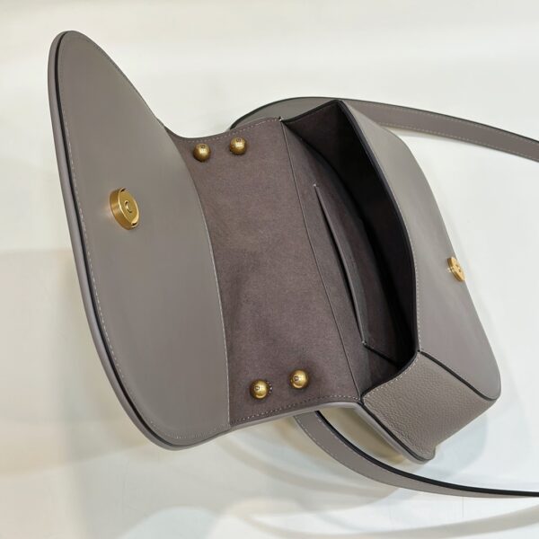 Fendi C’mon Medium