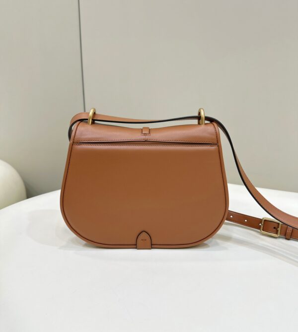 Fendi C’mon Medium
