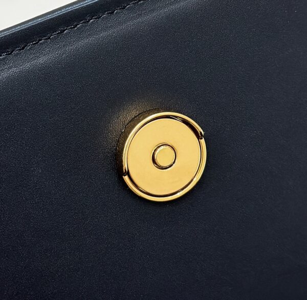 Fendi C’mon Medium
