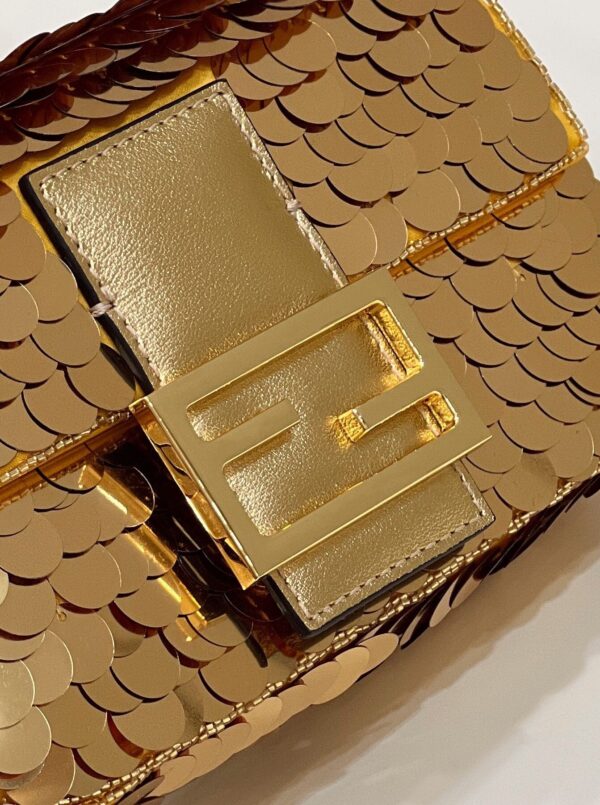 FENDI BAGUETTE MINI BAG