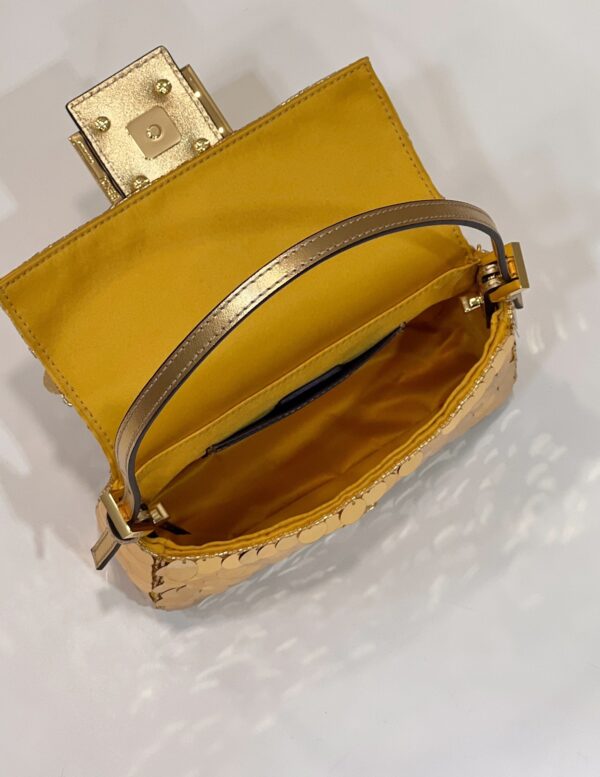 FENDI BAGUETTE MINI BAG