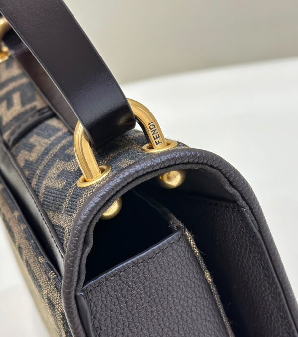 Fendi C’mon Medium