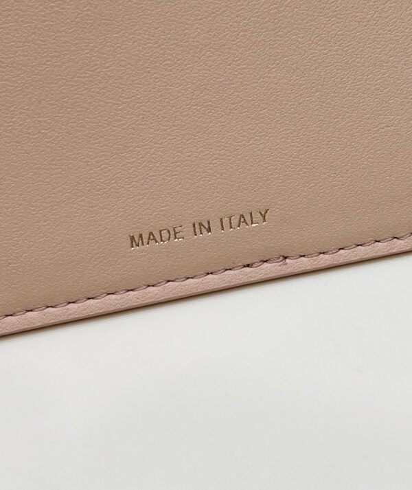 Fendi New Style  Peekaboo I See U