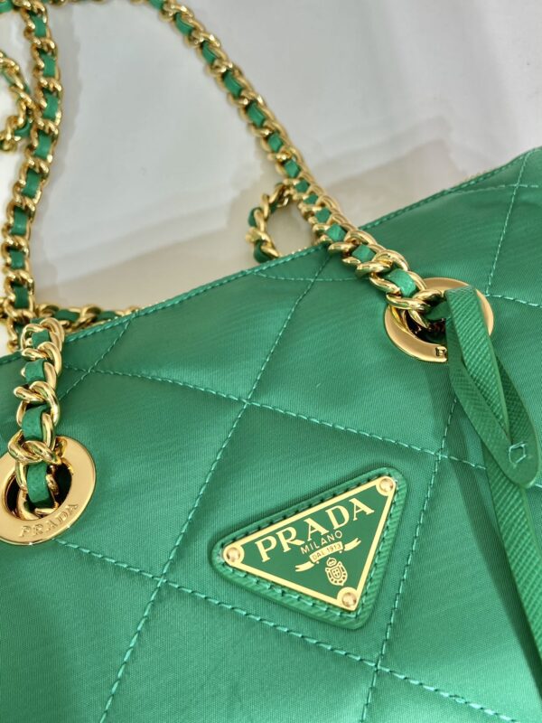 Prada Re-Edition 1995 Chaîne Re-Nylon tote bag