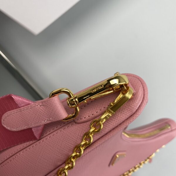 Prada Re-Edition 2005 Saffiano leather bag
