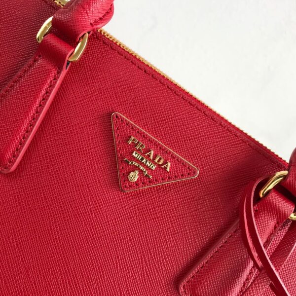 Medium Prada Galleria Saffiano leather bag