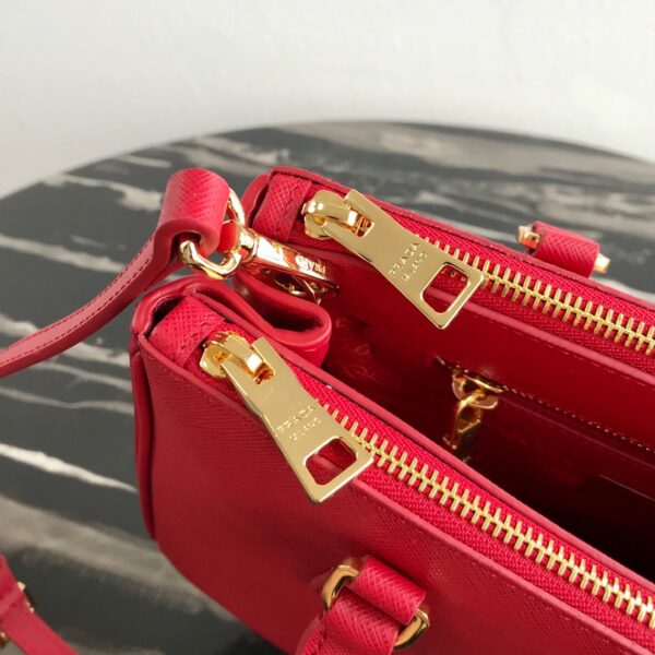 Medium Prada Galleria Saffiano leather bag