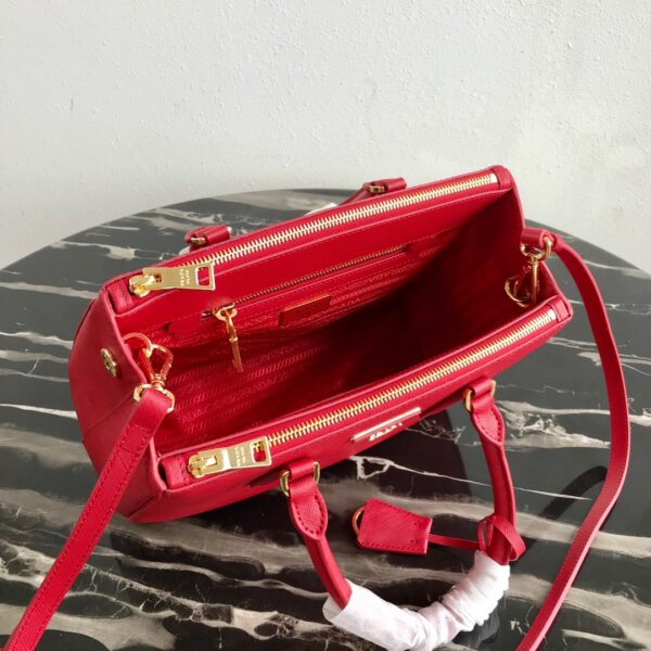 Medium Prada Galleria Saffiano leather bag