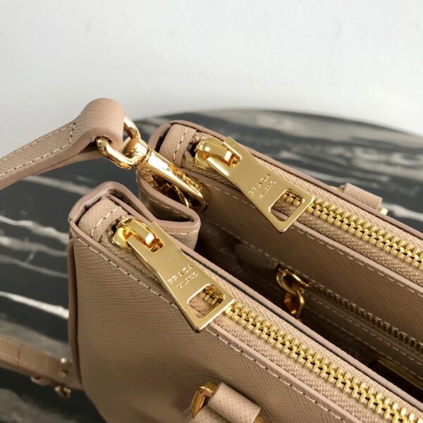 Medium Prada Galleria Saffiano leather bag
