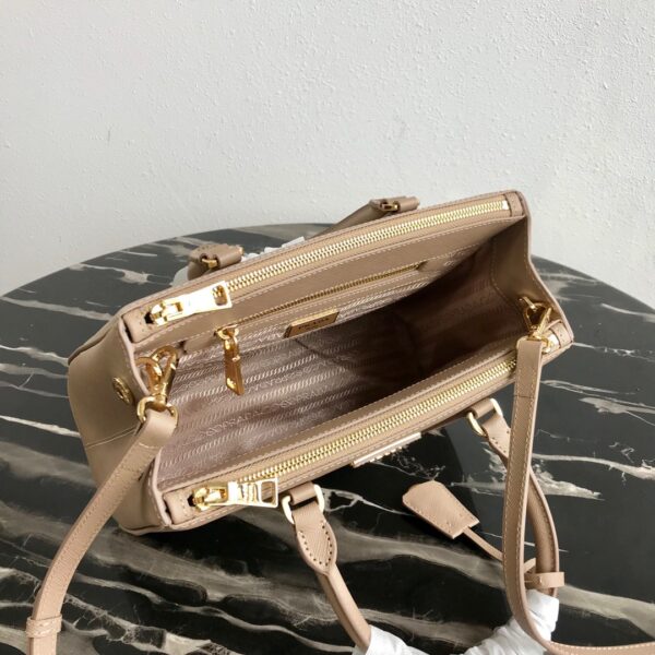 Medium Prada Galleria Saffiano leather bag