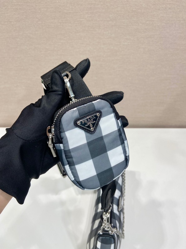 Prada Re-Edition 2005 bag