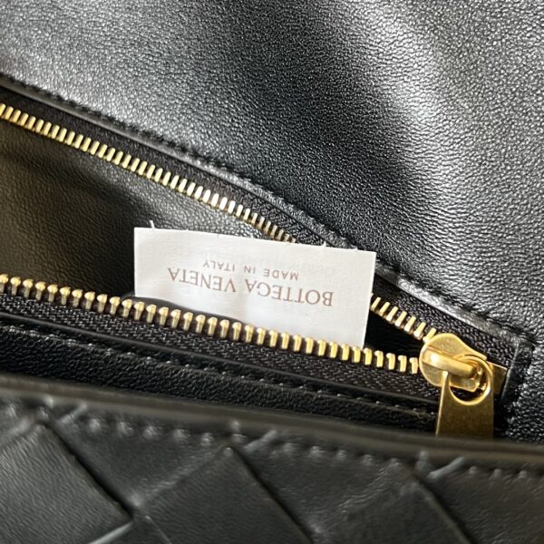 Bottega Veneta Long Clutch Andiamo With Handle