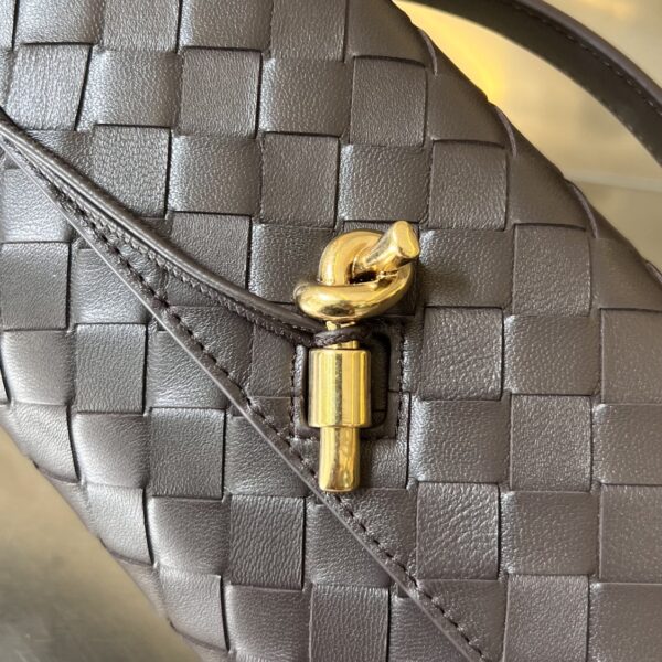 Bottega Veneta Clutch Andiamo With Handle