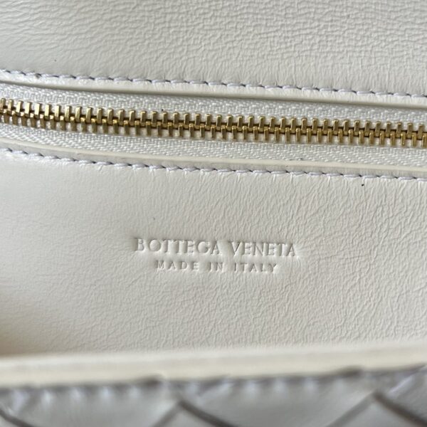 Bottega Veneta Clutch Andiamo With Handle