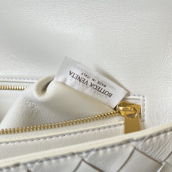 Bottega Veneta Clutch Andiamo With Handle