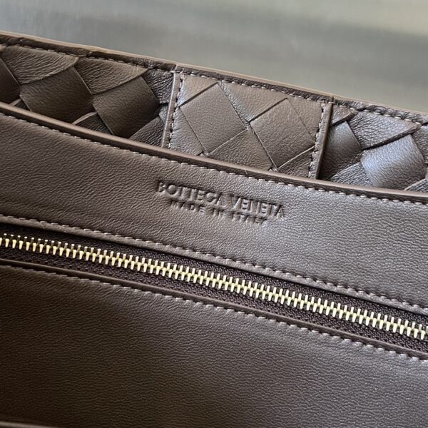 BOTTEGA VENETA MEDIUM ANDIAMO BAG
