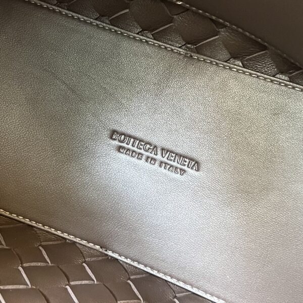 BOTTEGA VENETA MEDIUM ANDIAMO BAG