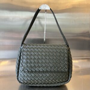 Bottega Veneta Maxi Cobble Messenger