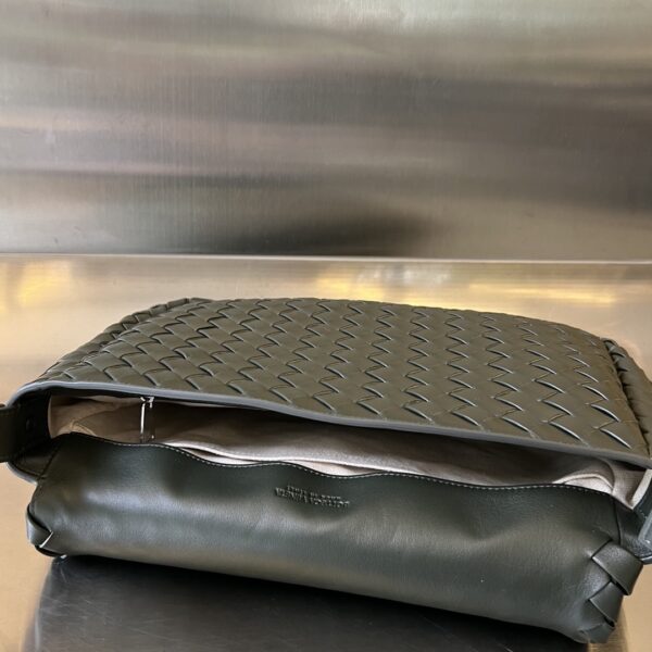 Bottega Veneta Maxi Cobble Messenger
