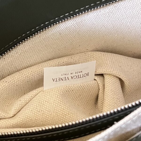 Bottega Veneta Maxi Cobble Messenger
