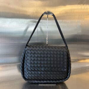 Bottega Veneta Maxi Cobble Messenger