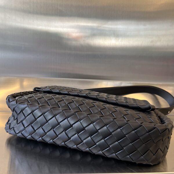Bottega Veneta Maxi Cobble Messenger