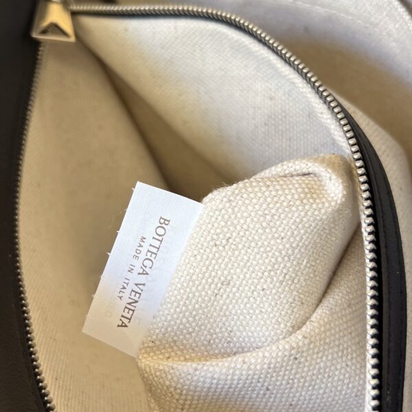 Bottega Veneta Maxi Cobble Messenger