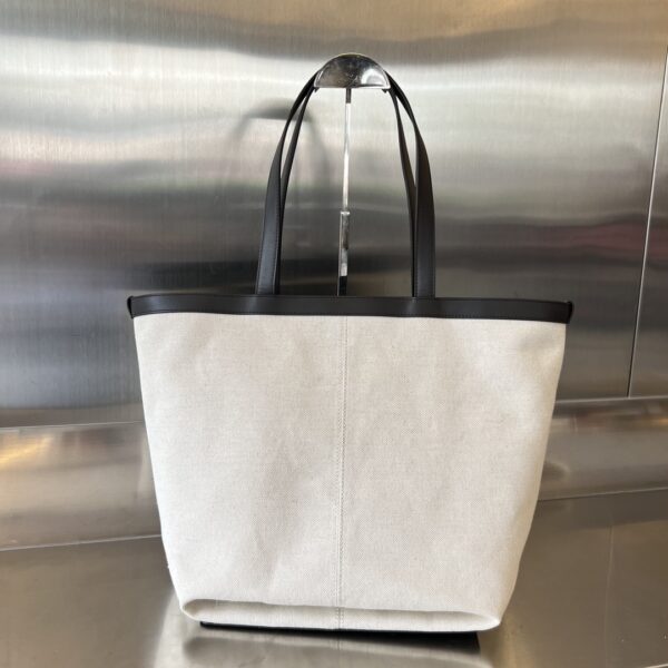 Bottega Veneta Medium Flip Flap