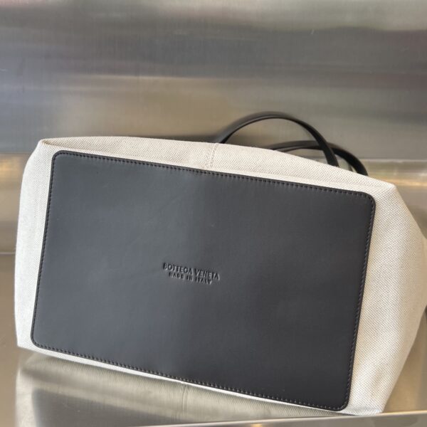 Bottega Veneta Medium Flip Flap
