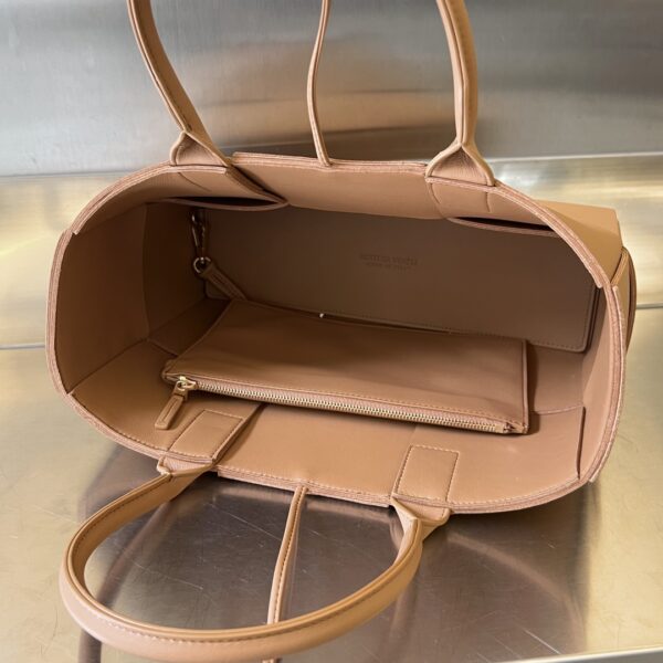 BOTTEGA VENETA BV Small Arco Tote Bag